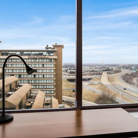 Business District Modern Apartment